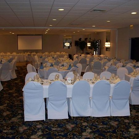 Ramada By Wyndham Watertown Thousand Exterior photo