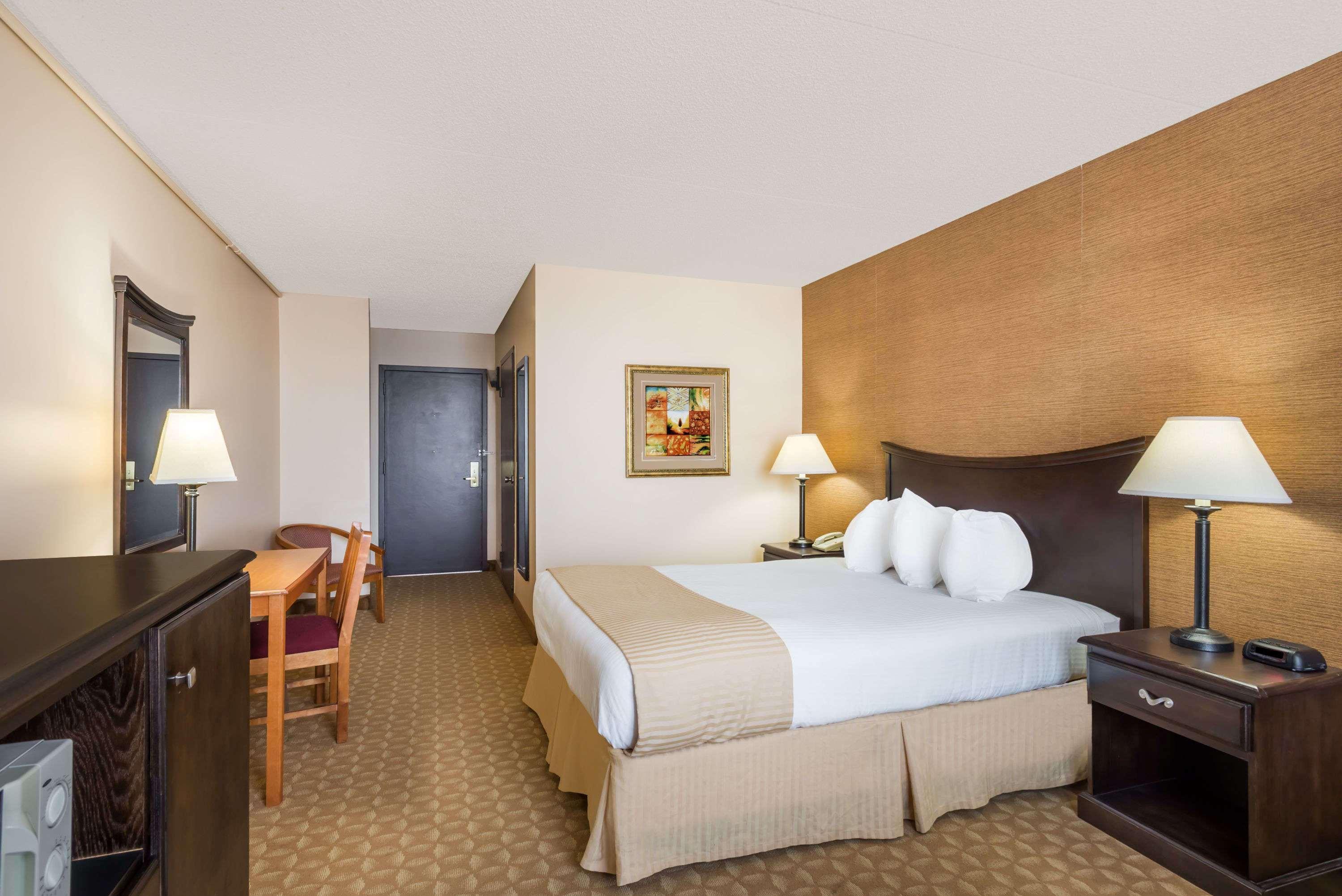 Ramada By Wyndham Watertown Thousand Exterior photo