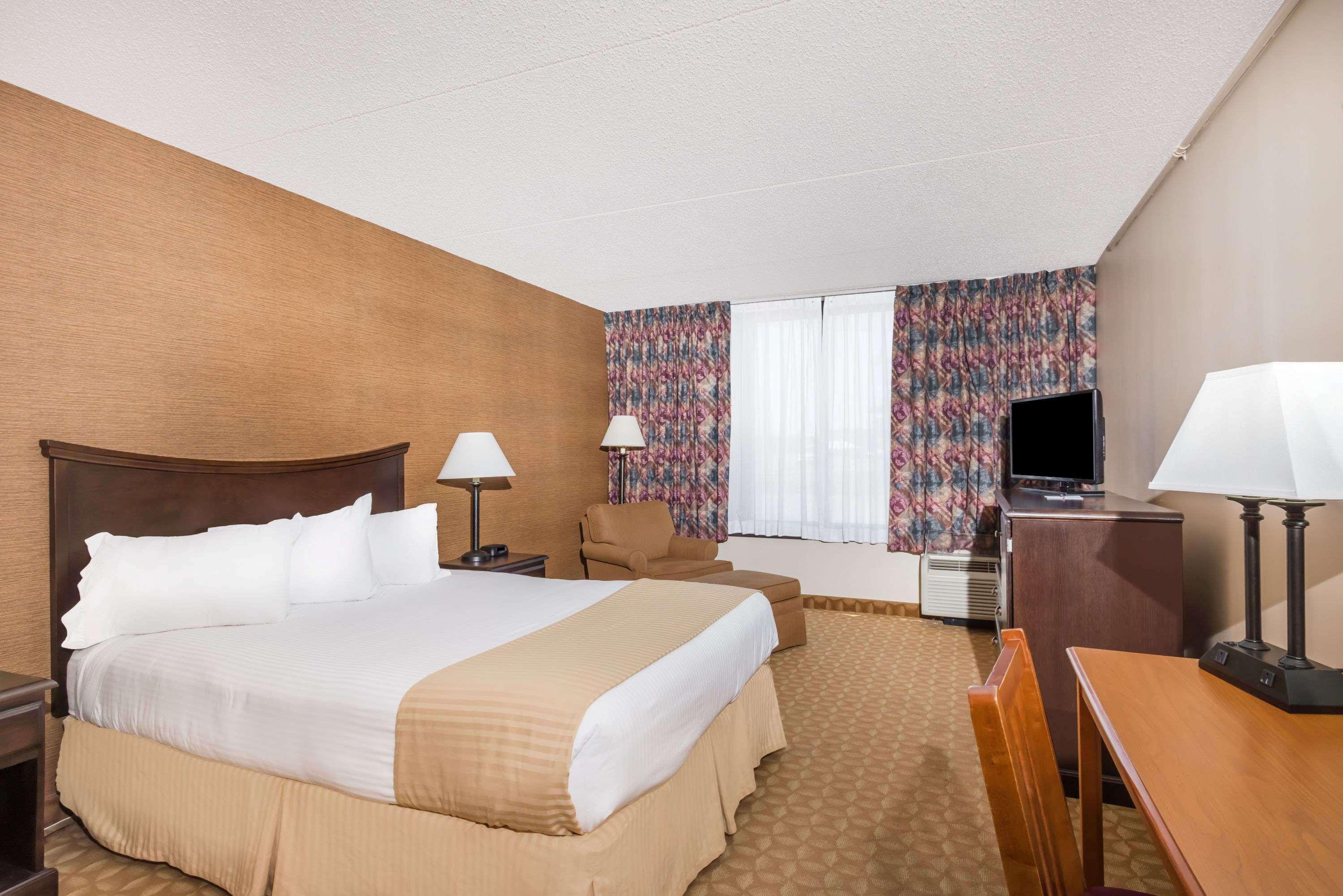 Ramada By Wyndham Watertown Thousand Exterior photo