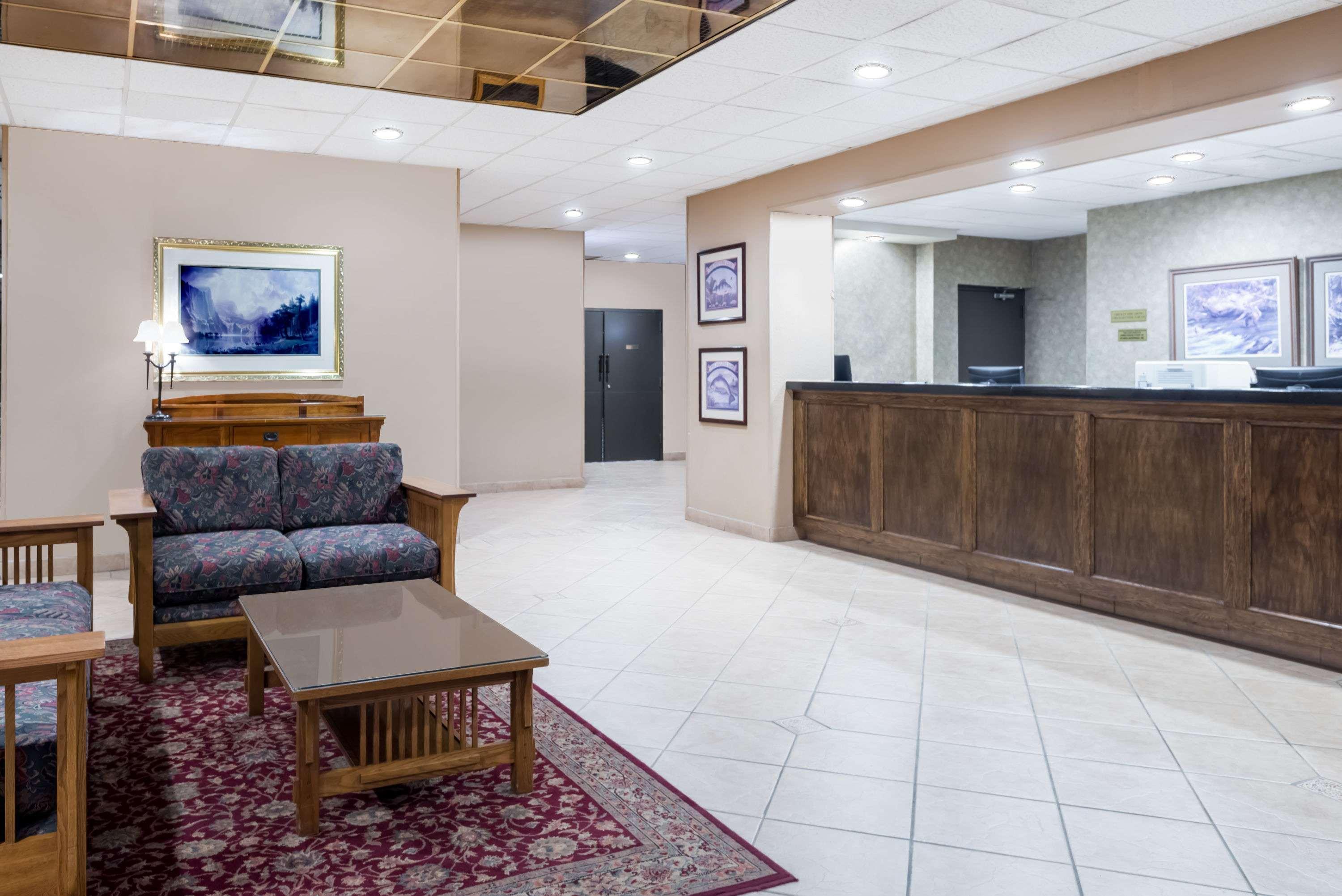 Ramada By Wyndham Watertown Thousand Exterior photo